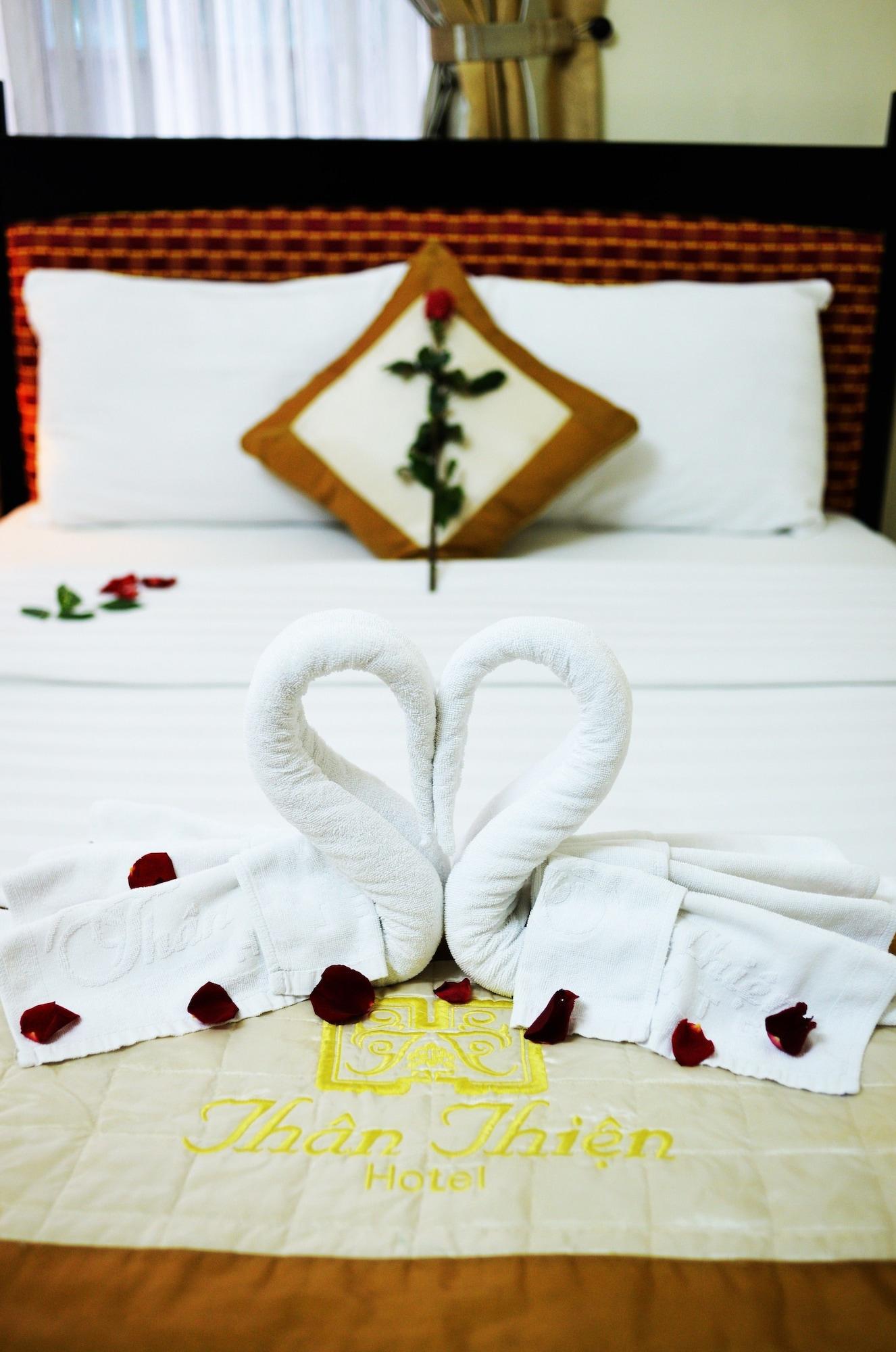 Than Thien - Friendly Hotel Hue Bagian luar foto