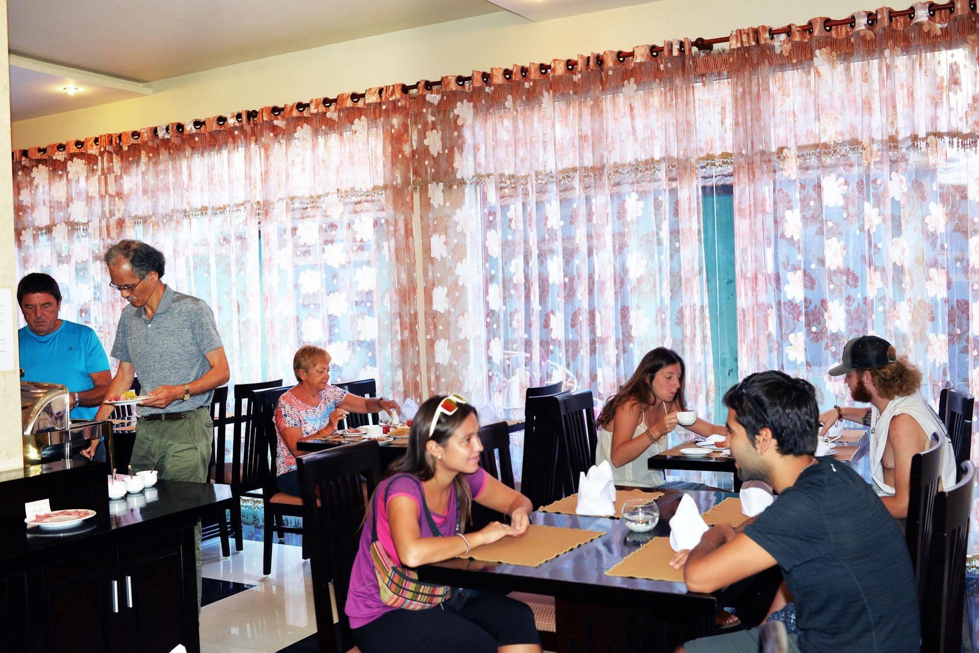 Than Thien - Friendly Hotel Hue Bagian luar foto