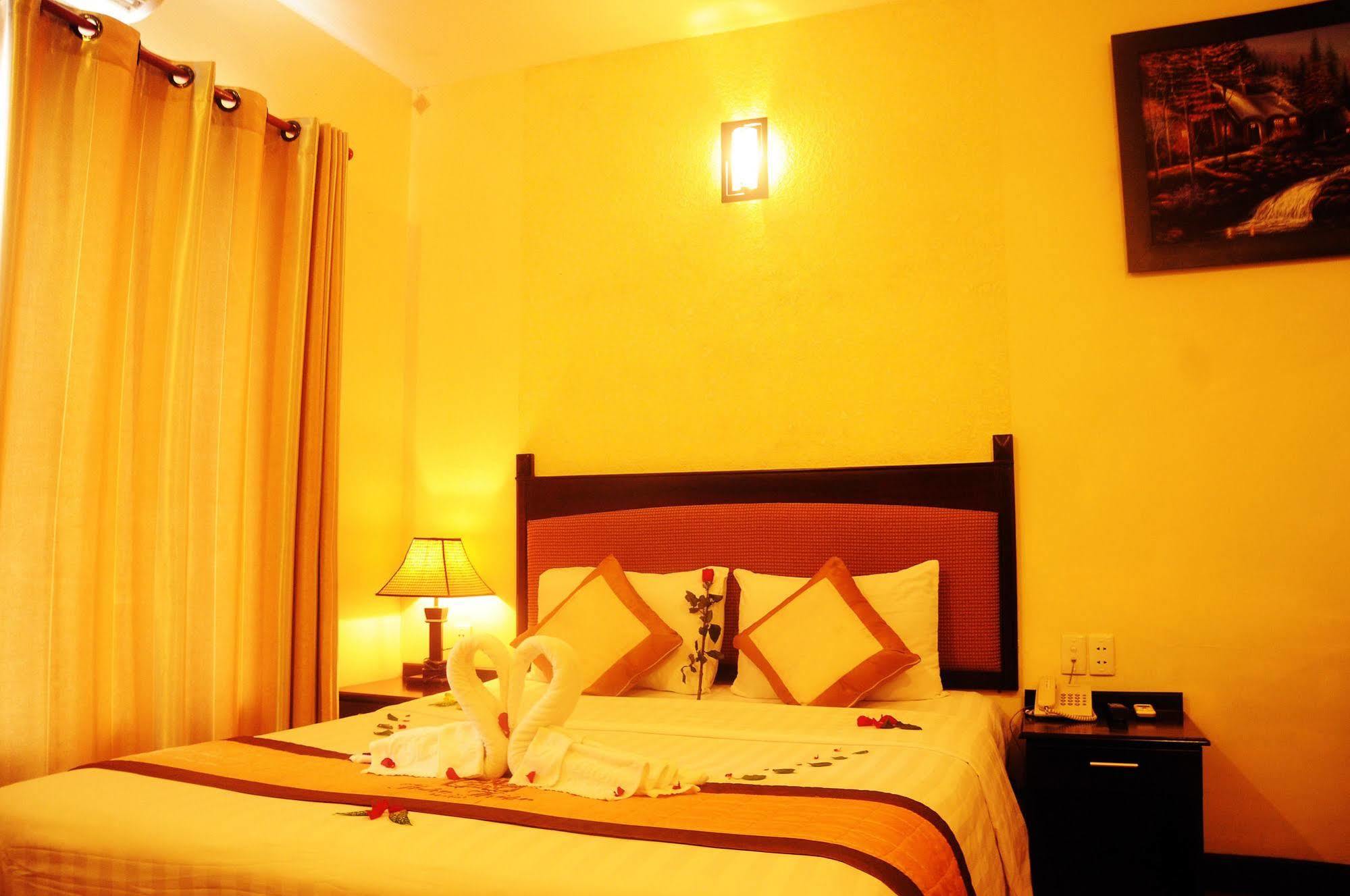 Than Thien - Friendly Hotel Hue Bagian luar foto